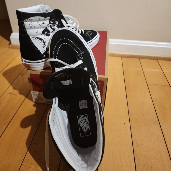 VANS TM BLACK/WHITE GLOW SKULLS SK8-HI SHOES main image 4